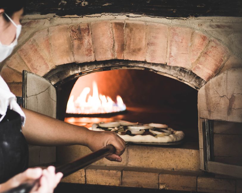 La Tana Traditional Pizza Oven